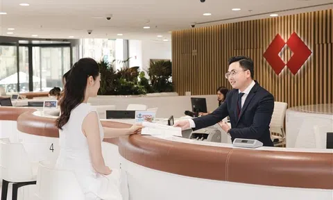 Khách hàng hưởng lợi gì từ cuộc đua hệ sinh thái ngân hàng - bảo hiểm?