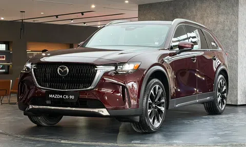 Cận cảnh Mazda CX-90, SUV PHEV lớn nhất của Mazda vừa đến Việt Nam
