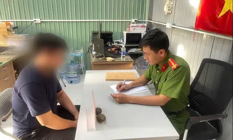 TPHCM: Bắt quả tang, xử phạt 2 người bỏ rác sai quy định