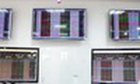 Thanh khoản trầm lắng, dòng tiền chuyển sang phòng thủ