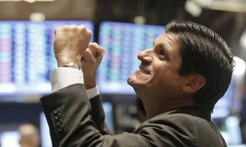 Phiên 15/12: Khối ngoại tung gần 700 tỷ mua ròng trên HOSE, gom mạnh hai cổ phiếu chứng khoán