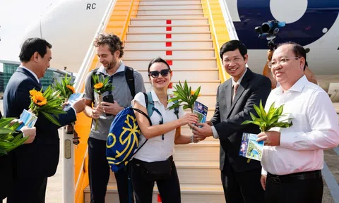 Phú Quốc đón vị khách quốc tế thứ 20 triệu đến Việt Nam, tặng quà giá trị lớn