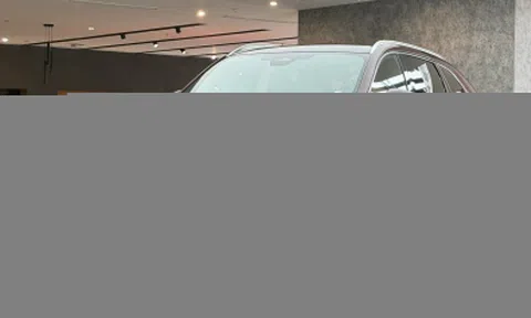 Cận cảnh Mazda CX-90, SUV PHEV lớn nhất của Mazda vừa đến Việt Nam