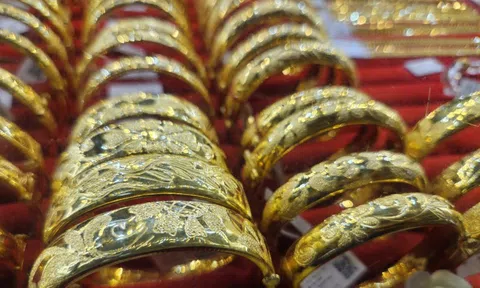 Cuối ngày 15-12, giá vàng miếng SJC bất ngờ lập đỉnh mới