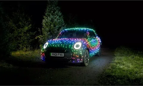 Bị phạt tiền nếu mắc dây đèn trang trí Giáng sinh lên xe