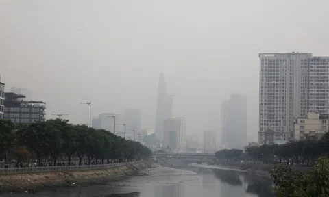 Lý do bầu trời TPHCM sáng nay mờ đục khác thường