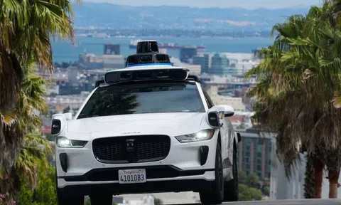 Chú chó cưng bị xe tự hành Waymo gây tai nạn buộc phải an tử