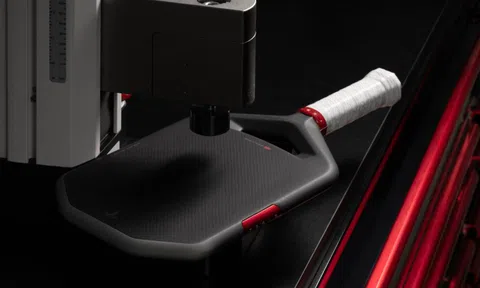 Hãng xe Tesla bán vợt pickleball