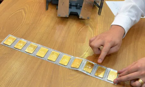 Giá vàng hôm nay 19-12: Tăng vọt rồi bất ngờ lao dốc