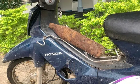 Phát hiện vật nghi là đạn pháo chưa nổ, liền chở đến... trụ sở công an