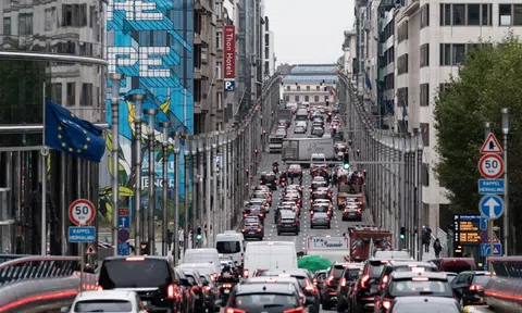 Chính thức: châu Âu bỏ lệnh cấm xe xăng từ năm 2035