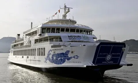 Đưa vào hoạt động phà chở khách tự hành đầu tiên trên thế giới