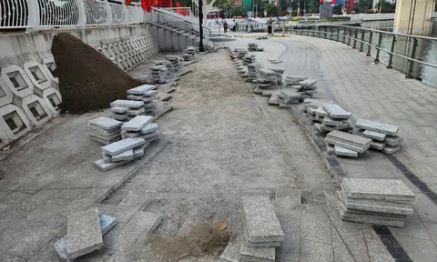 Vì sao vừa cải tạo với số tiền trăm tỉ đồng, đường đi bộ ven hồ đã bị đục nham nhở?