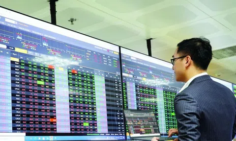 Chứng khoán tiếp tục lập đỉnh, nhà đầu tư nhận quà Noel