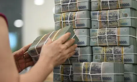 Lãi suất huy động tăng mạnh có đáng lo?