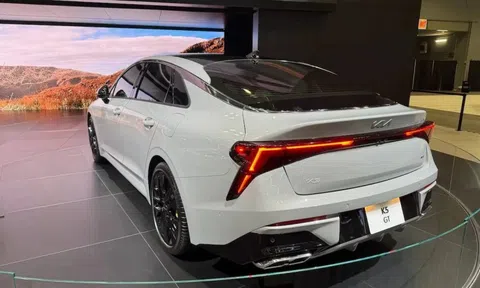 Kia K5 vẫn được nâng cấp, không phải xe điện mà vẫn là PHEV