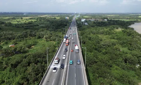 Vật liệu xây dựng giá cao, khan hiếm và giải pháp từ TPHCM