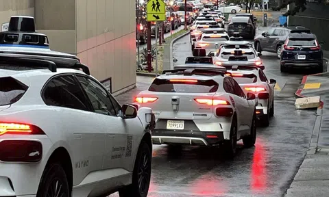 Robotaxi của Waymo bị điều tra sau sự cố cúp điện tại California