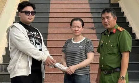 Nhặt được nhiều vàng và tiền, thanh niên tức tốc chạy đến công an trình báo