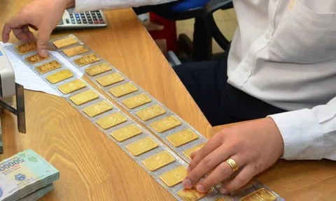 Giá vàng hôm nay 25-12: Sụt giảm khi nhà đầu tư chốt lời dịp Giáng sinh