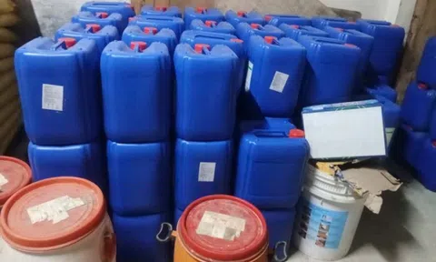 Phát hiện hơn 11.000 kg hóa chất không rõ nguồn gốc ở Cà Mau