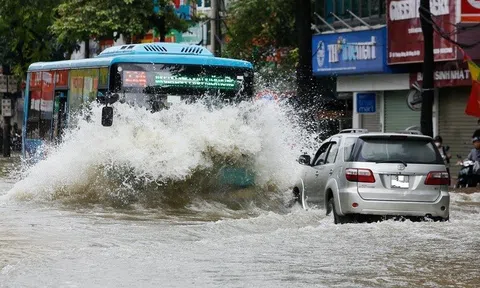 UBND TP Hà Nội trả lời câu hỏi bao giờ hết cảnh ngập úng kéo dài mỗi khi mưa lớn