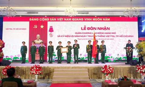 Viettel TPHCM nhận Huân chương Lao động Hạng Nhì