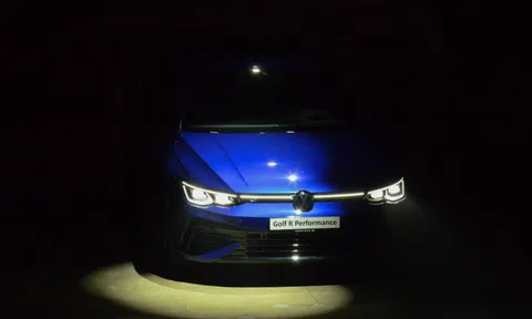 Xe xăng hiệu suất cao ra mắt khách Việt giữa làn sóng điện hóa