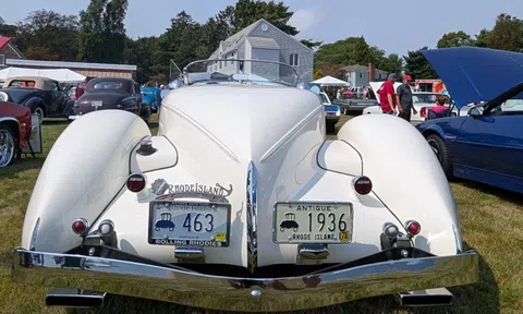 Tại sao tại Mỹ có xe mang nhiều biển số?