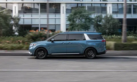 Cửa trượt Kia Carnival 'kéo' hãng xe vào vụ kiện tụng với khách hàng