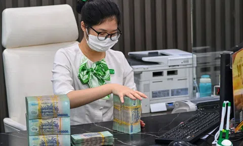 Một ngân hàng bất ngờ tăng lãi suất tiết kiệm 6 tháng lên tới 8,1%