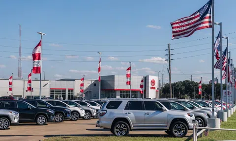 Doanh số Toyota toàn cầu sụt giảm trong tháng 11