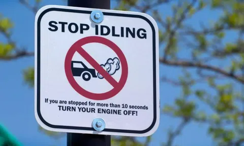 Nổ máy xe mà không chạy cũng bị phạt