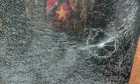 Tàu SE5 bị 2 thiếu niên ném vỡ kính khi vào TPHCM