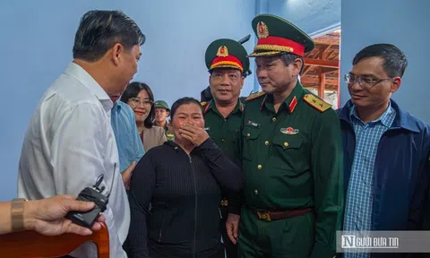 Gần 100 ngôi nhà mới được bàn giao cho người dân vùng "rốn lũ" Đắk Lắk