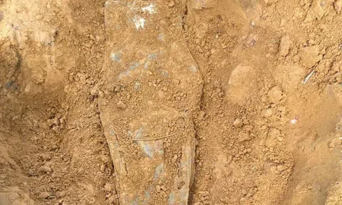 Tìm thấy 2 hài cốt liệt sĩ bên cạnh là 2 túi da đựng tài liệu