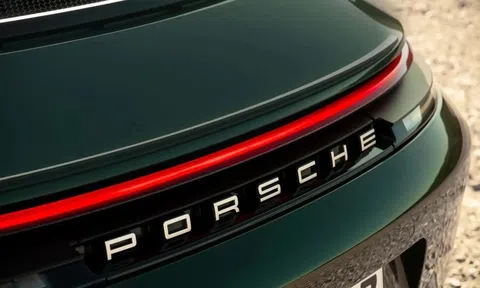 Loạt xe Porsche dính lỗi phần mềm