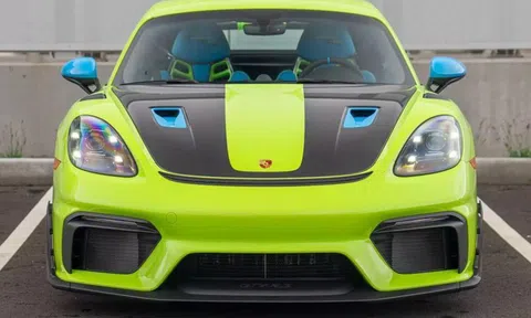 'Siêu xe' Porsche Cayman GT4 RS với phối màu độc lạ