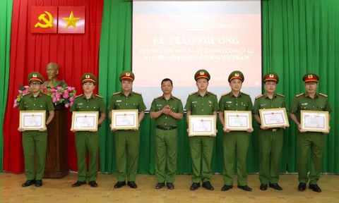 Khen thưởng lực lượng phá án vụ cướp tiệm vàng ở Lâm Đồng