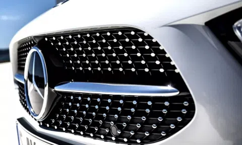 Mercedes-Benz cảnh báo chủ xe điện không sạc quá 80%