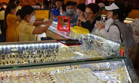 Giá vàng hôm nay 6-1: Tiếp tục tăng mạnh