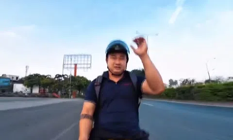 TPHCM: Nam thanh niên chạy xe máy buông 2 tay rồi tự quay lên mạng xã hội