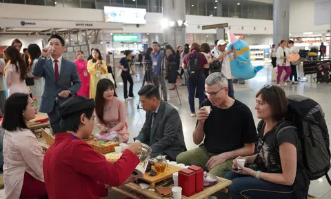 Khách tới nườm nượp, TPHCM có doanh thu "khủng" hơn 2.600 tỉ đồng