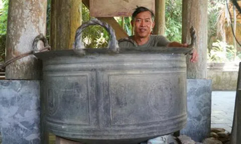 Người đàn ông ở Thanh Hóa đổi một căn nhà sàn lấy chiếc nồi đồng cổ