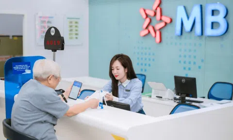 Từ hôm nay ngân hàng phải gặp mặt khách hàng khi cấp thẻ tín dụng