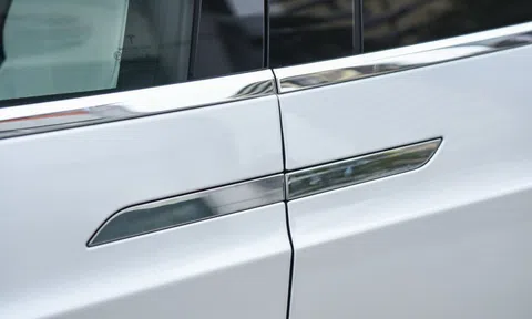 'Cuộc chiến' chống tay nắm cửa ẩn lan đến Mỹ