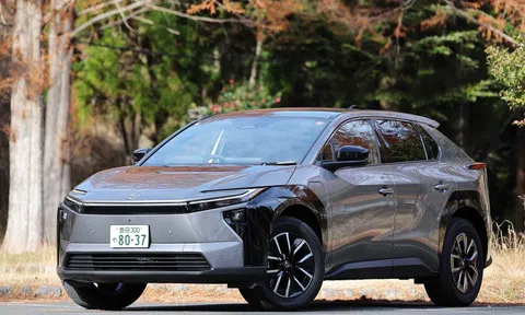 Toyota lần đầu vượt Nissan, dẫn đầu doanh số xe điện tại Nhật Bản