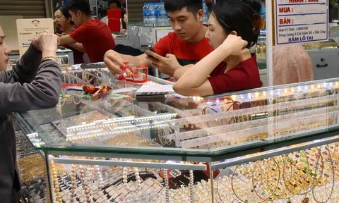 Giá vàng hôm nay 13-1: Bật tăng lên đỉnh cao mới