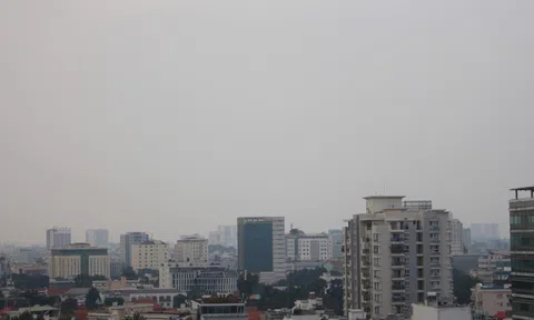 Bầu trời TPHCM mờ đục, cảm giác bí bách, khó thở vì bụi mịn