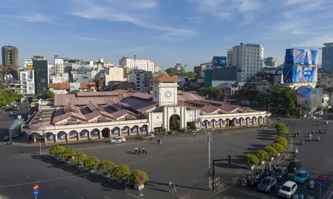 Chợ Bến Thành, đường Nguyễn Huệ sắp được chỉnh trang